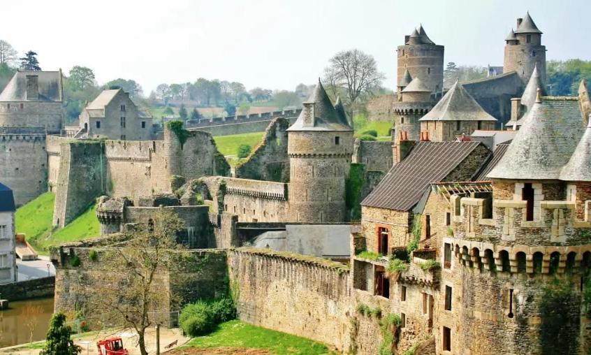 Gite La Maison La Saint-Aubin-d'Aubigne Extérieur photo